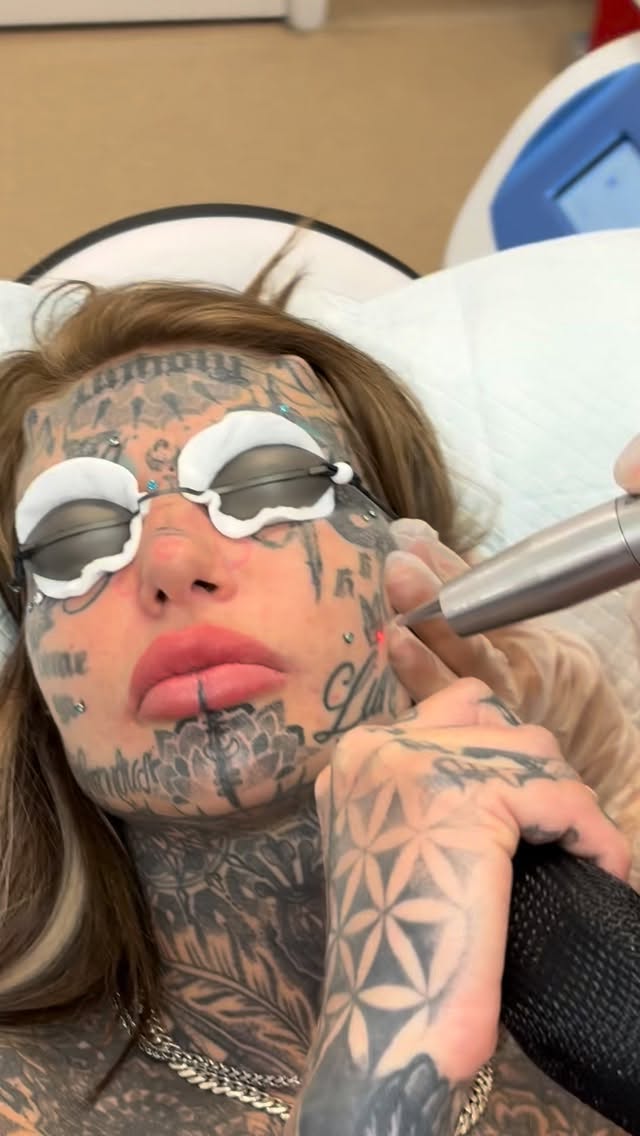 Amber Luke tatuagem