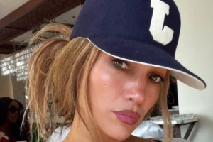 Jennifer Lopez remove tatuagem