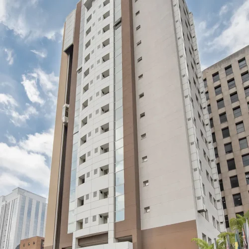 025-Fachada-Hotel-Intercity-Nacoes-Unidas