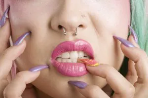como colocar piercing no nariz