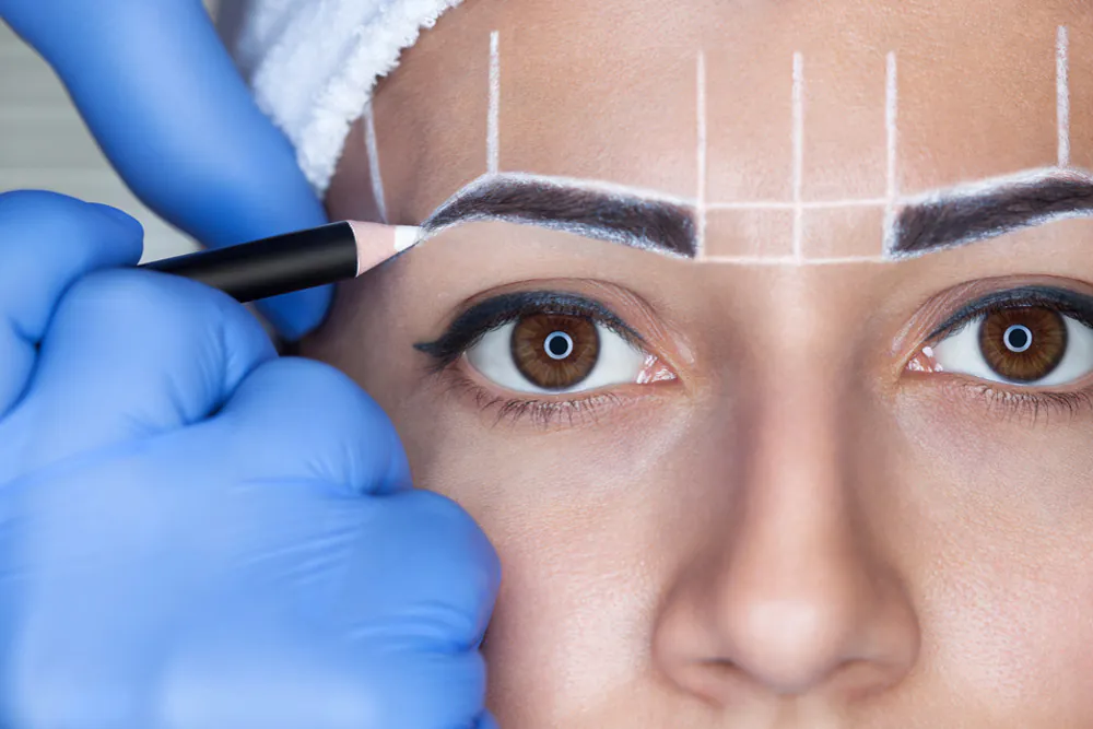 Microblading: Como é feito, cuidados e como remover sobrancelhas microblading
