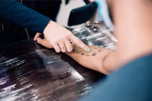 passo-a-passo-para-remocao-de-tatuagem-na-hell-tattoo