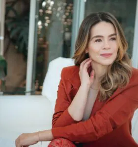 doutora-paulliny-profissional-a-frente-da-hell-tattoo-em-belo-horizonte