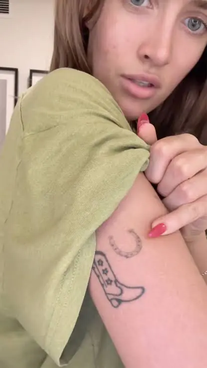 Sami Sheen remove tatuagem